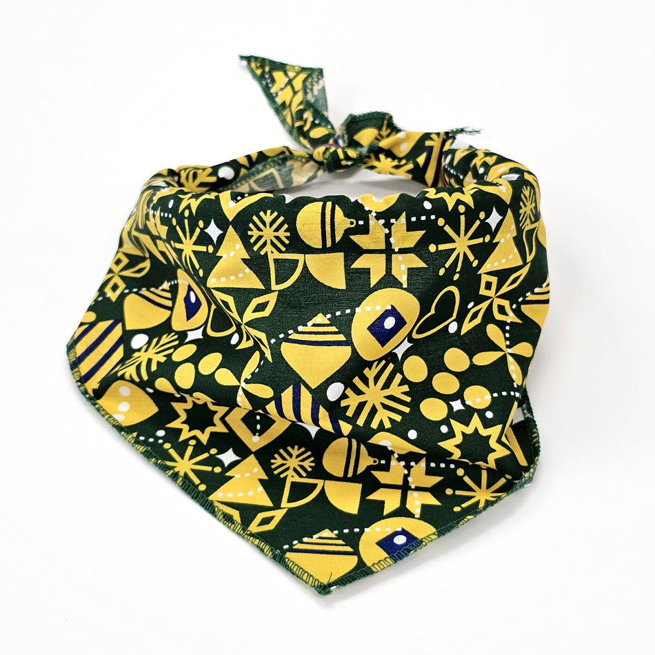 Christmas/Winter Tie-On Triangle Dog Bandana | Premium V-Neck Pet Bandana for Grooming, Style & Fashion S3109